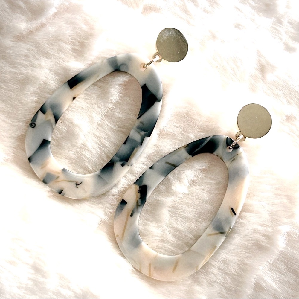 Earrings Resin Blue, Cream, & Gold W/ Goldtone Post